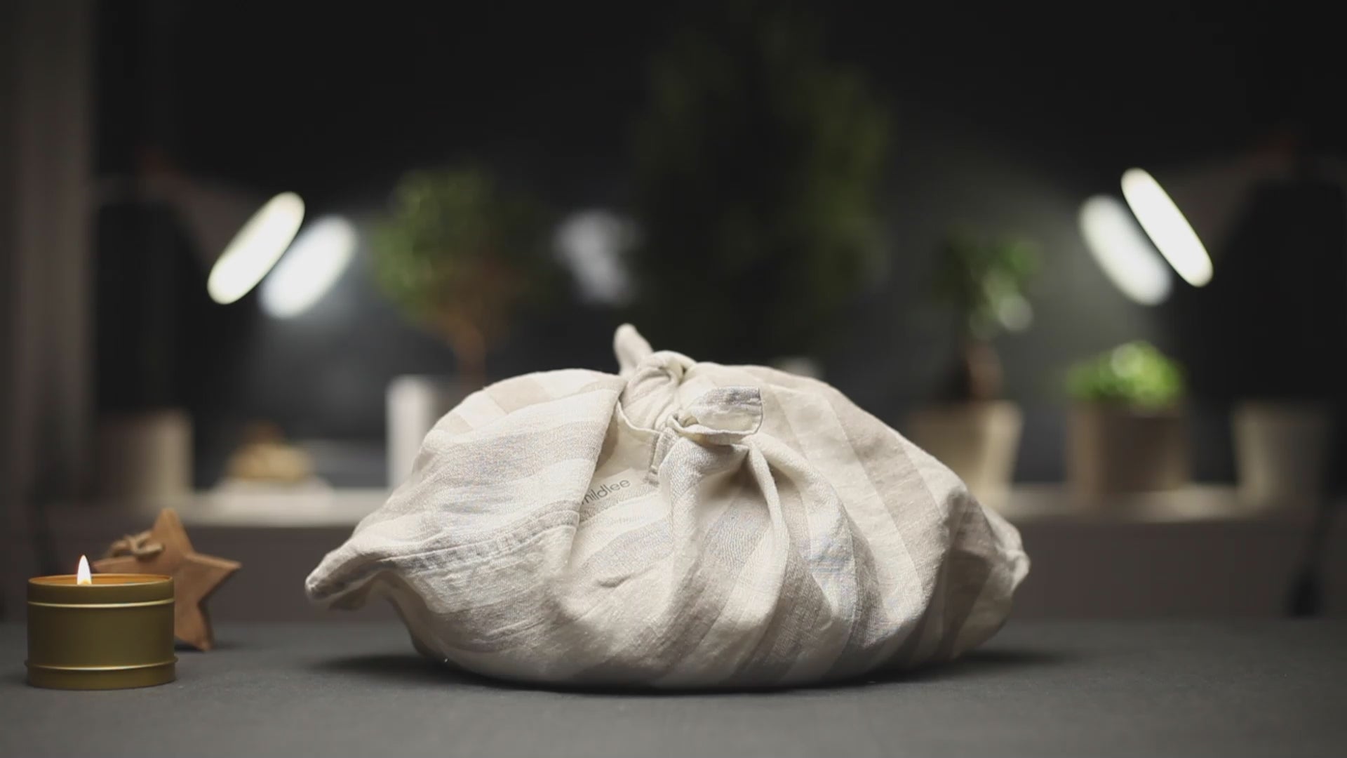  A Short Video Clip Where A Girl is Untying The Linen Bread Bento Bag And Taking Out the Bread